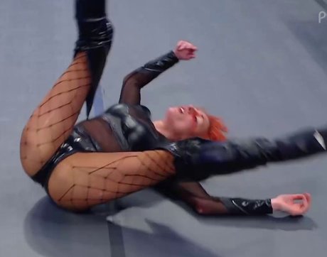 Naakte gelekte OnlyFans-foto van Becky Lynch