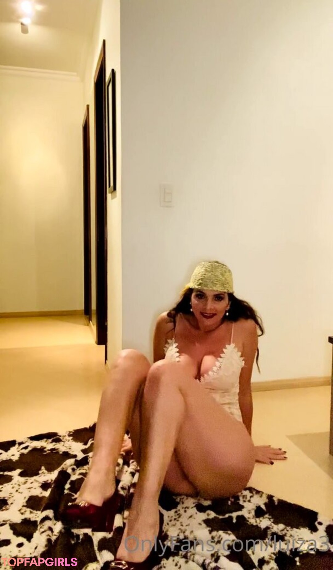 Naakte gelekte OnlyFans-foto van Luiza Ambiel #1097