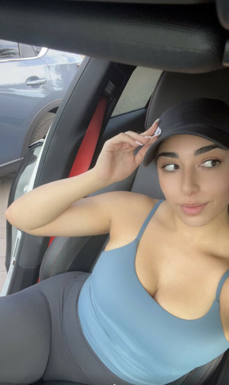 Naakte gelekte OnlyFans-foto van Mary Noura