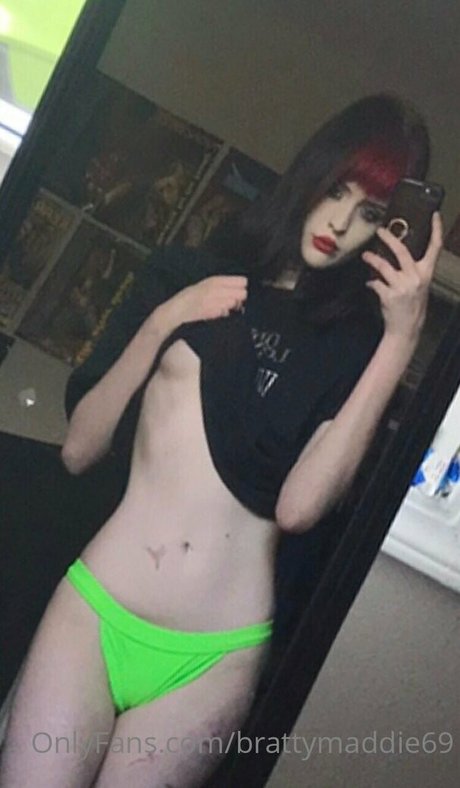 Naakte gelekte OnlyFans-foto van Brattymaddie666