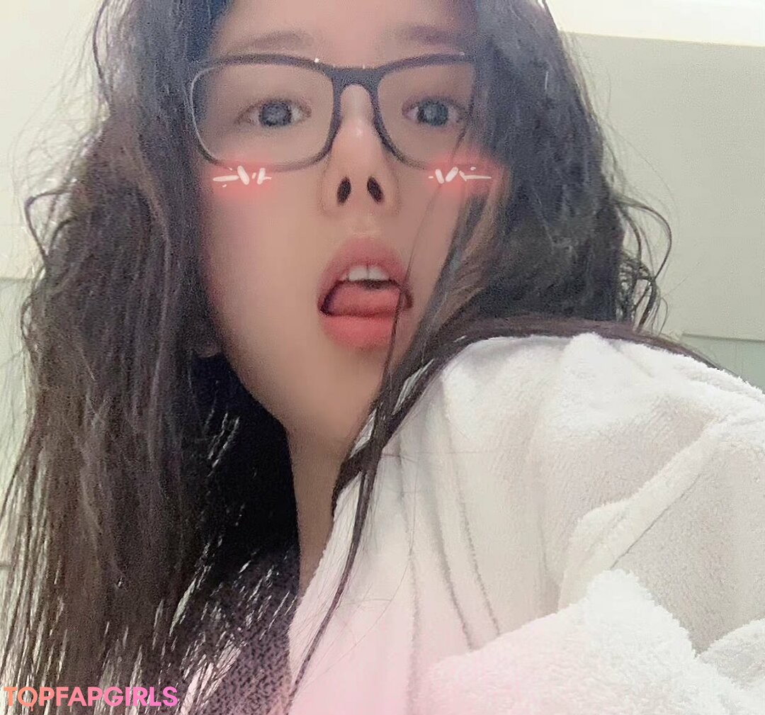 Naakte gelekte OnlyFans-foto van Qiaoniutt #1237