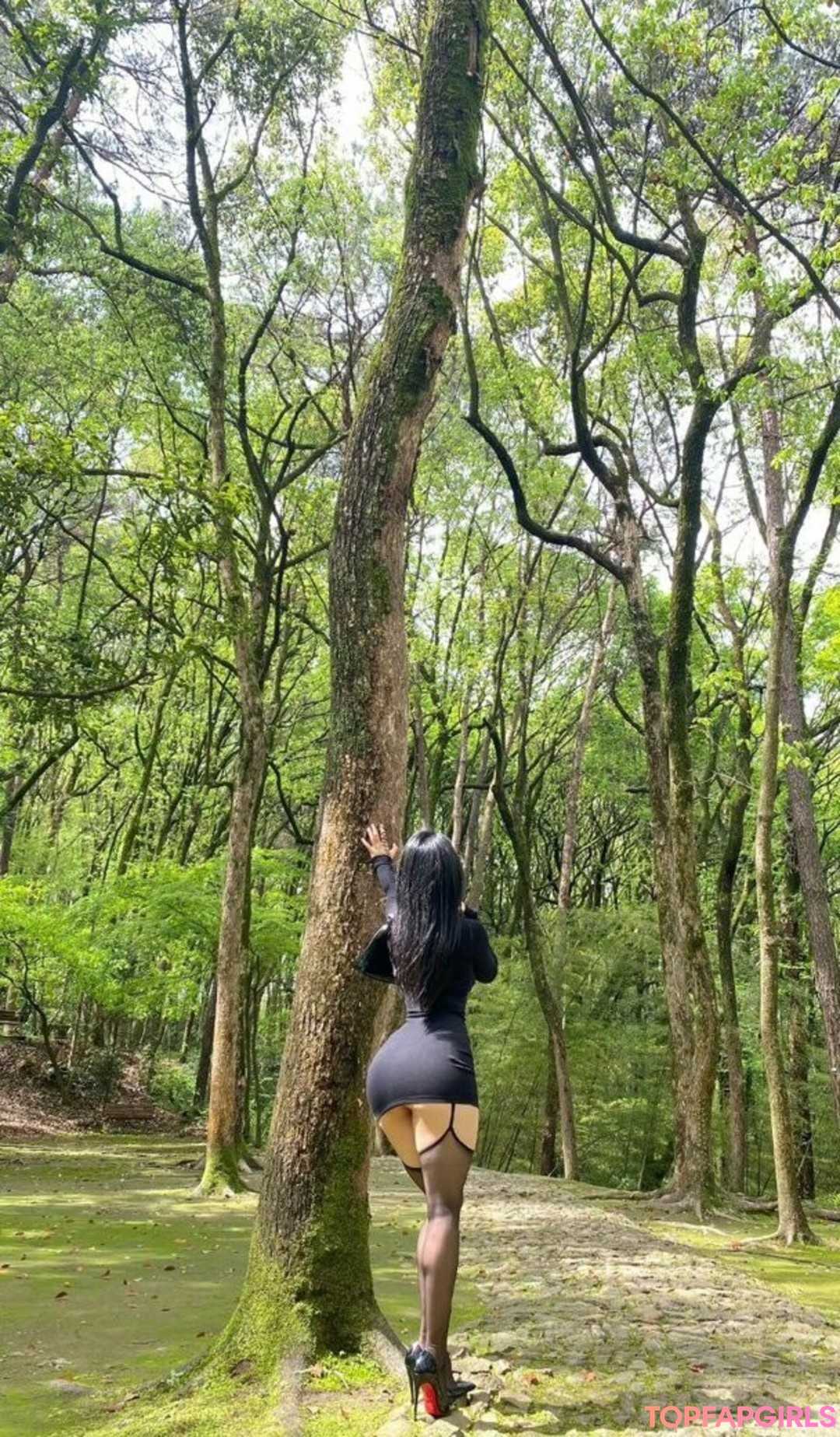 Naakte gelekte OnlyFans-foto van Qiaoniutt #1387