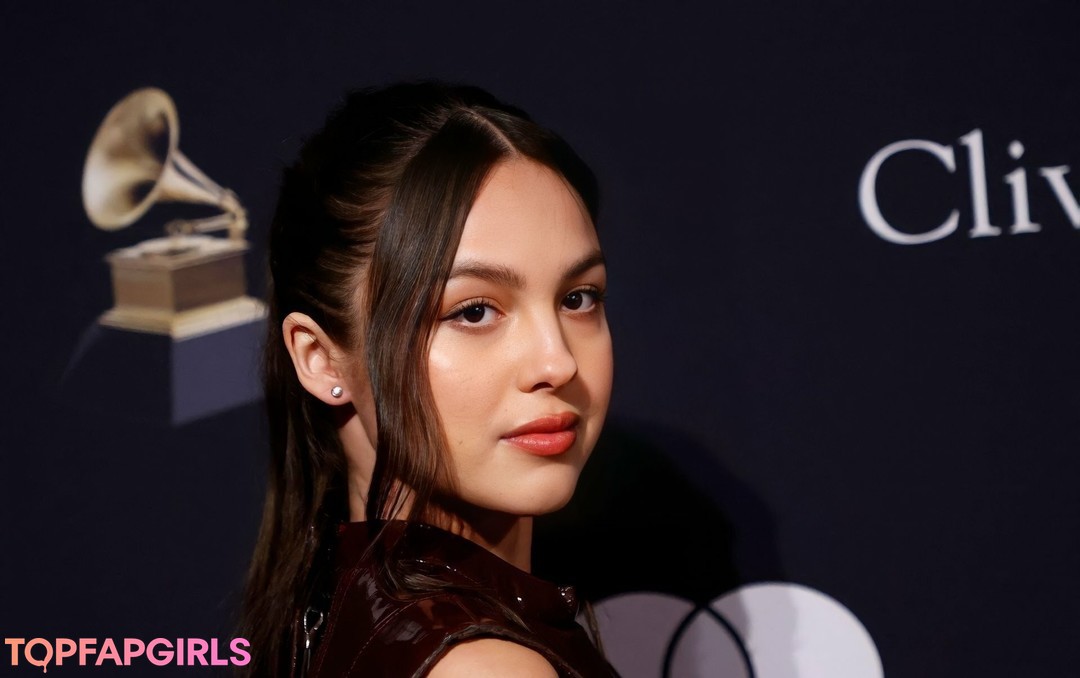 Naakte gelekte OnlyFans-foto van Olivia Rodrigo #1019