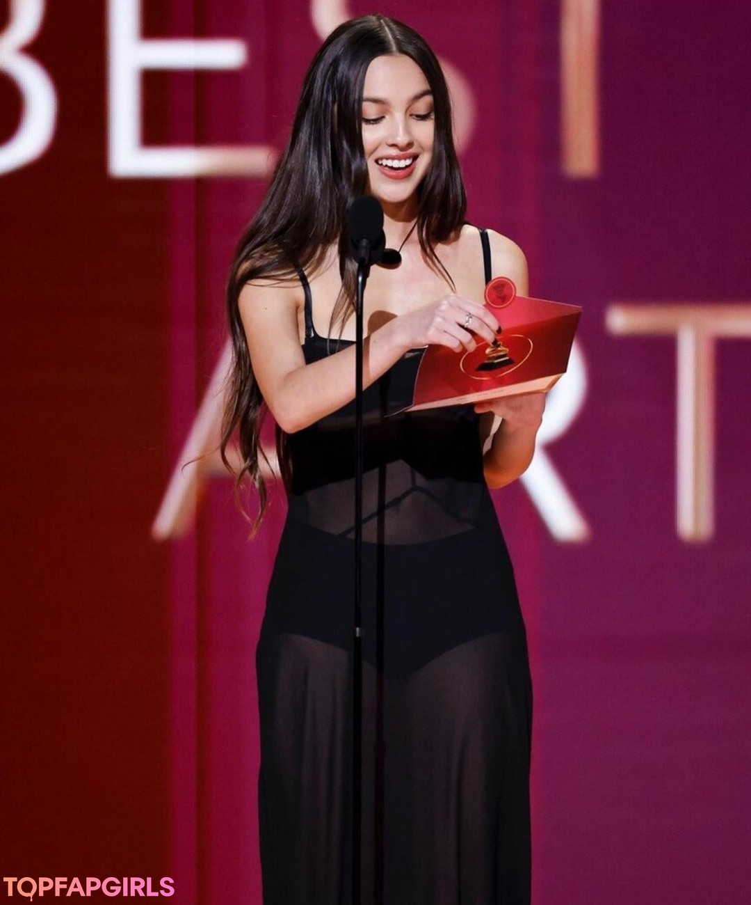 Naakte gelekte OnlyFans-foto van Olivia Rodrigo #1034