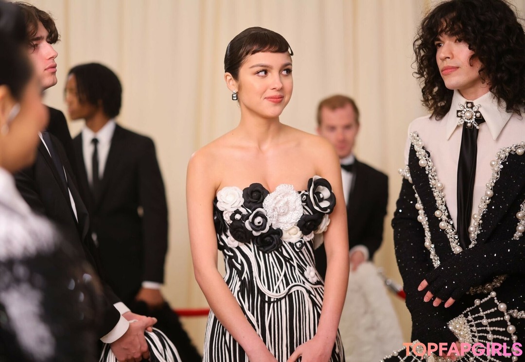 Naakte gelekte OnlyFans-foto van Olivia Rodrigo #1182