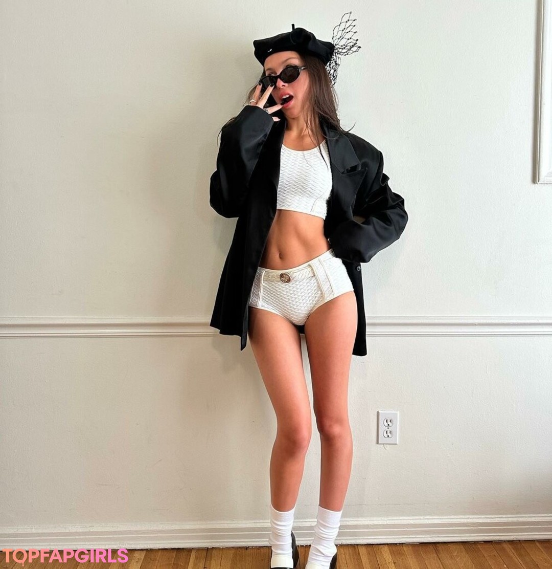 Naakte gelekte OnlyFans-foto van Olivia Rodrigo #1441