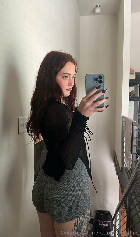 Naakte gelekte OnlyFans-foto van Klaireelizabeth