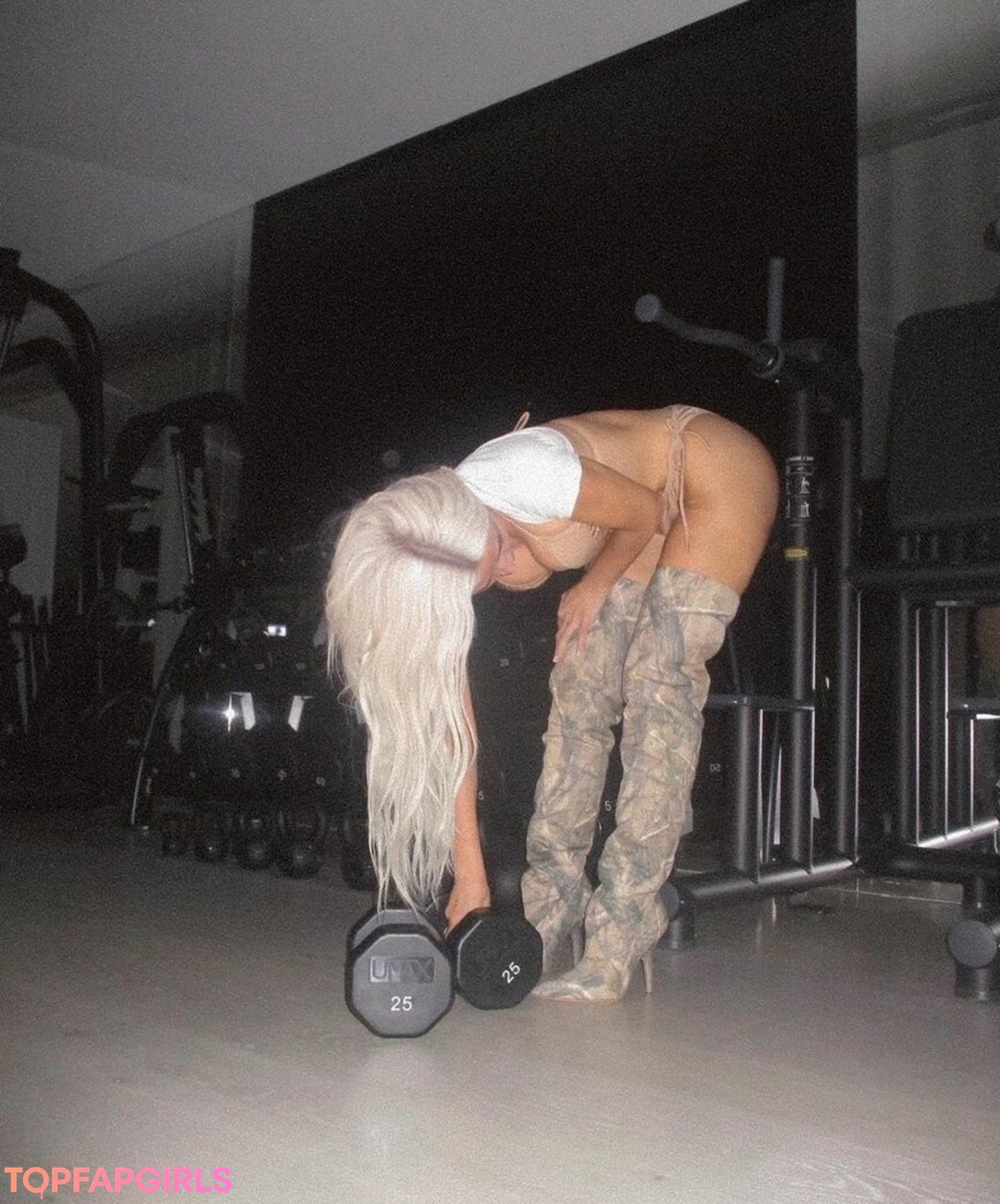 Naakte gelekte OnlyFans-foto van Kim Kardashian #1022