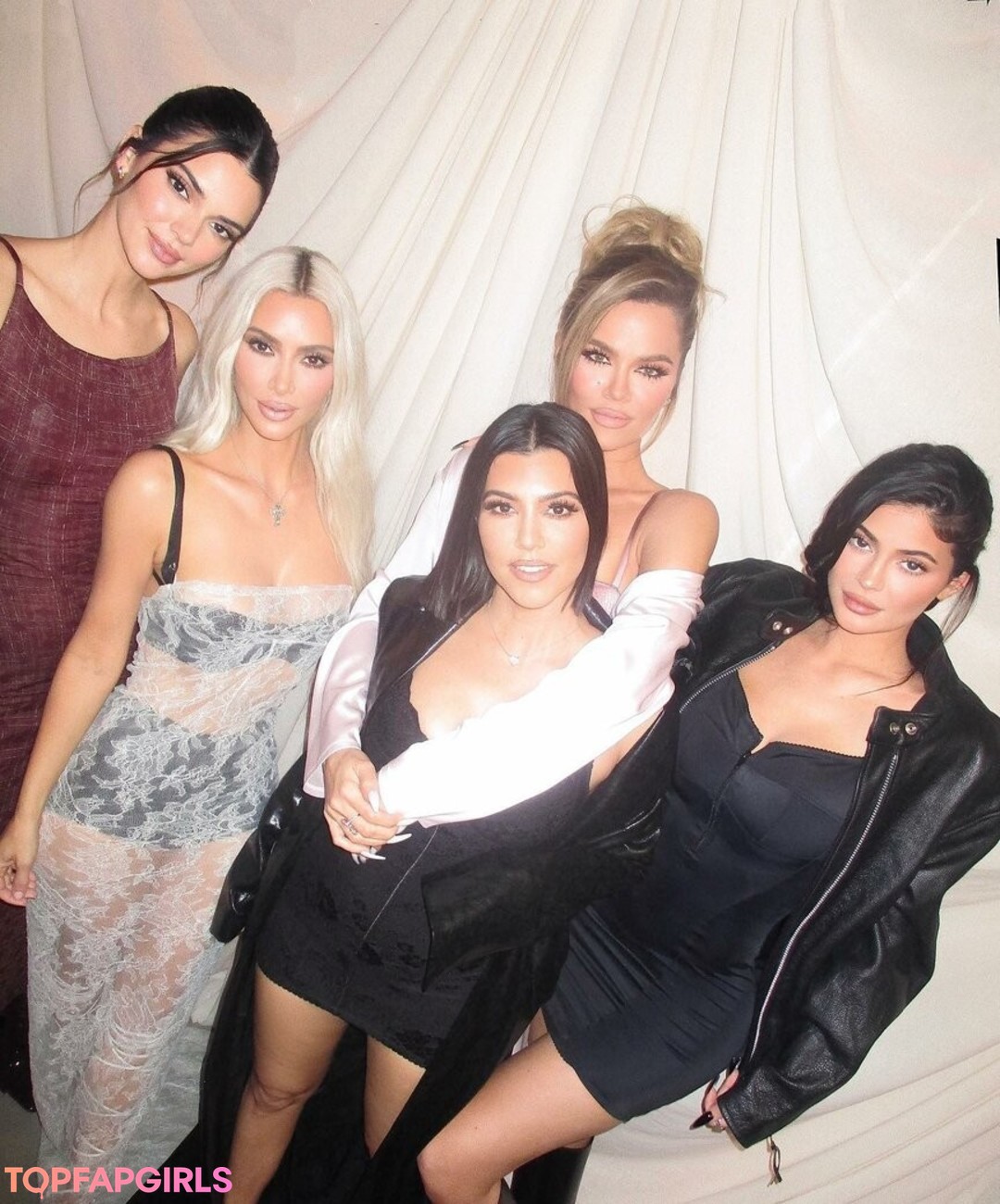 Naakte gelekte OnlyFans-foto van Kim Kardashian #1082