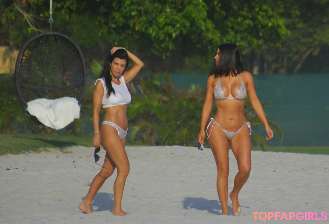 Naakte gelekte OnlyFans-foto van Kim Kardashian #1192