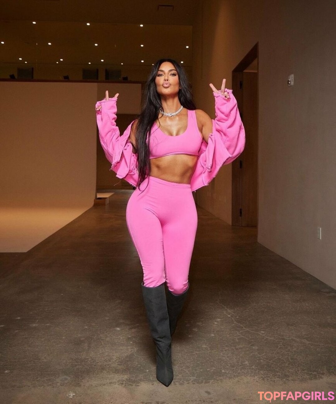 Naakte gelekte OnlyFans-foto van Kim Kardashian #1332
