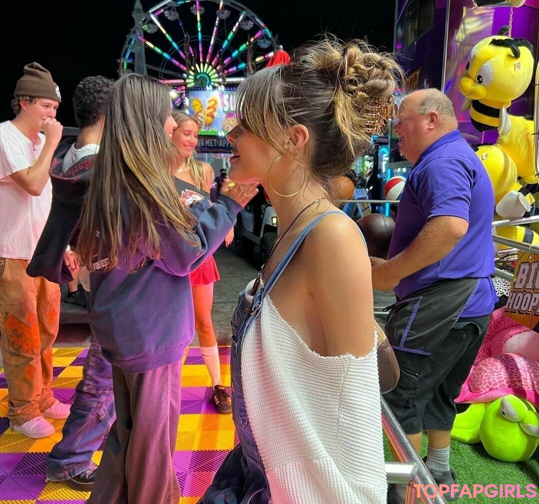 Naakte gelekte OnlyFans-foto van Madison Beer #1086