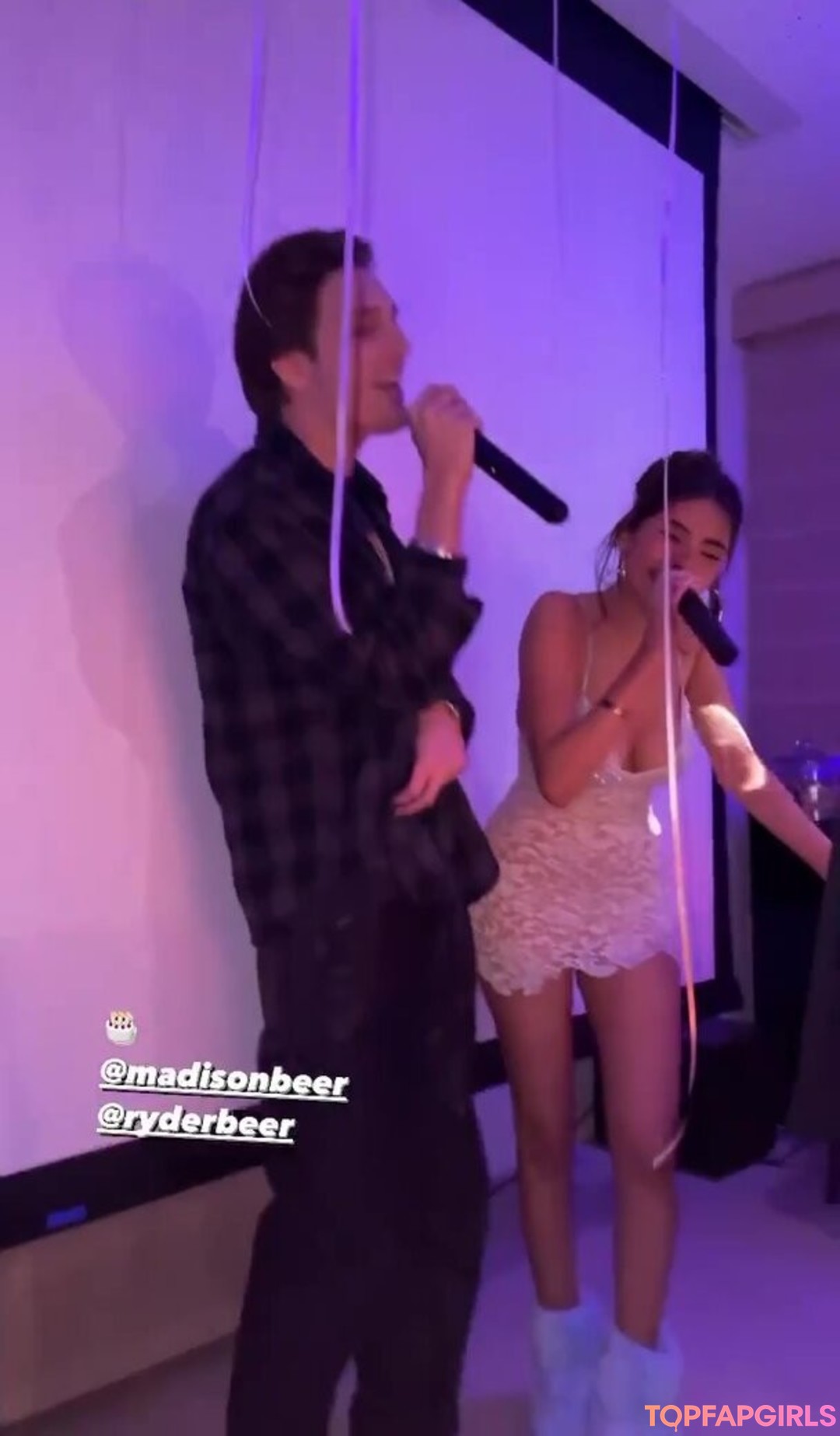 Naakte gelekte OnlyFans-foto van Madison Beer #1682