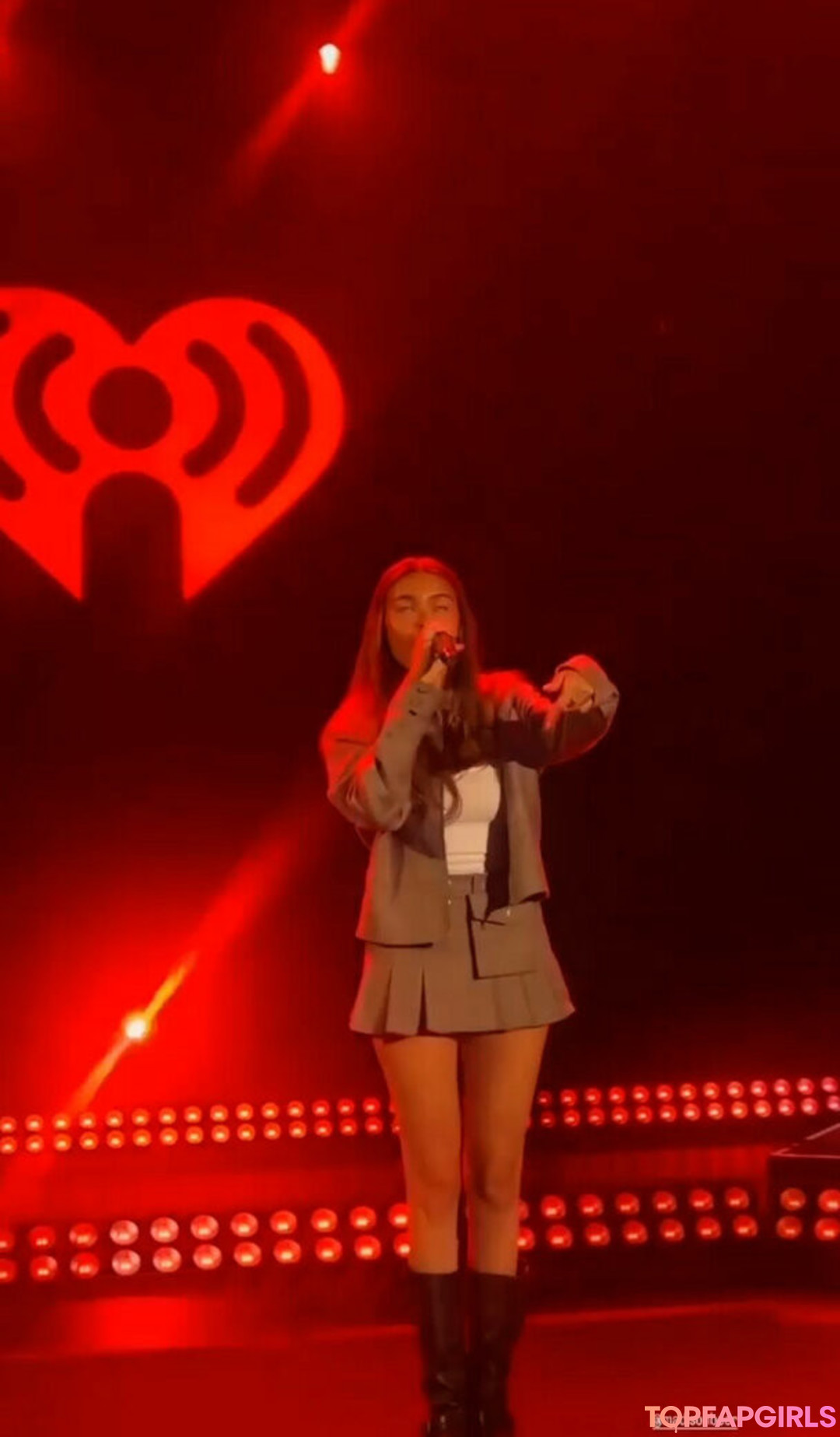 Naakte gelekte OnlyFans-foto van Madison Beer #1913