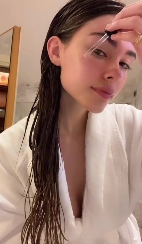 Naakte gelekte OnlyFans-foto van Madison Beer