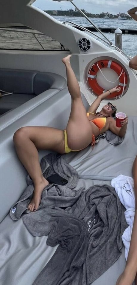 Naakte gelekte OnlyFans-foto van Jacy Jayne