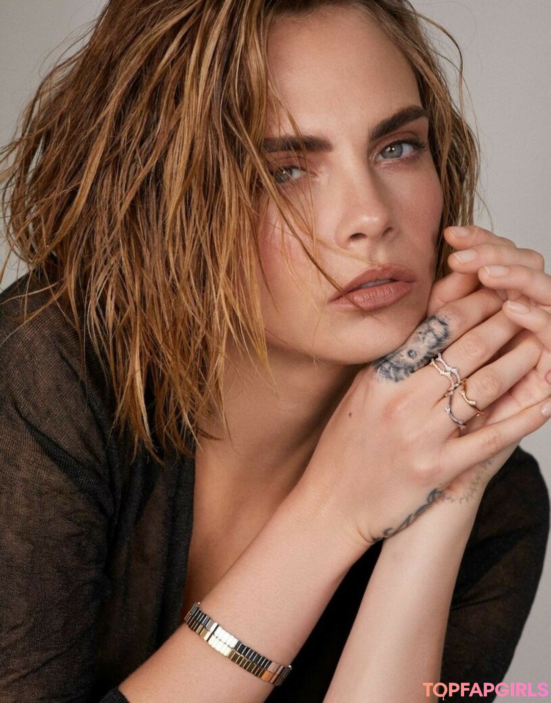 Naakte gelekte OnlyFans-foto van Cara Delevingne #1072