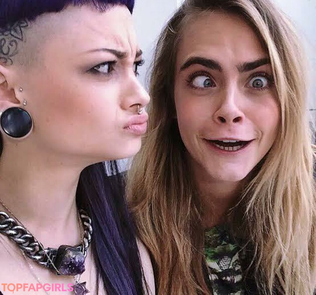 Naakte gelekte OnlyFans-foto van Cara Delevingne #1076