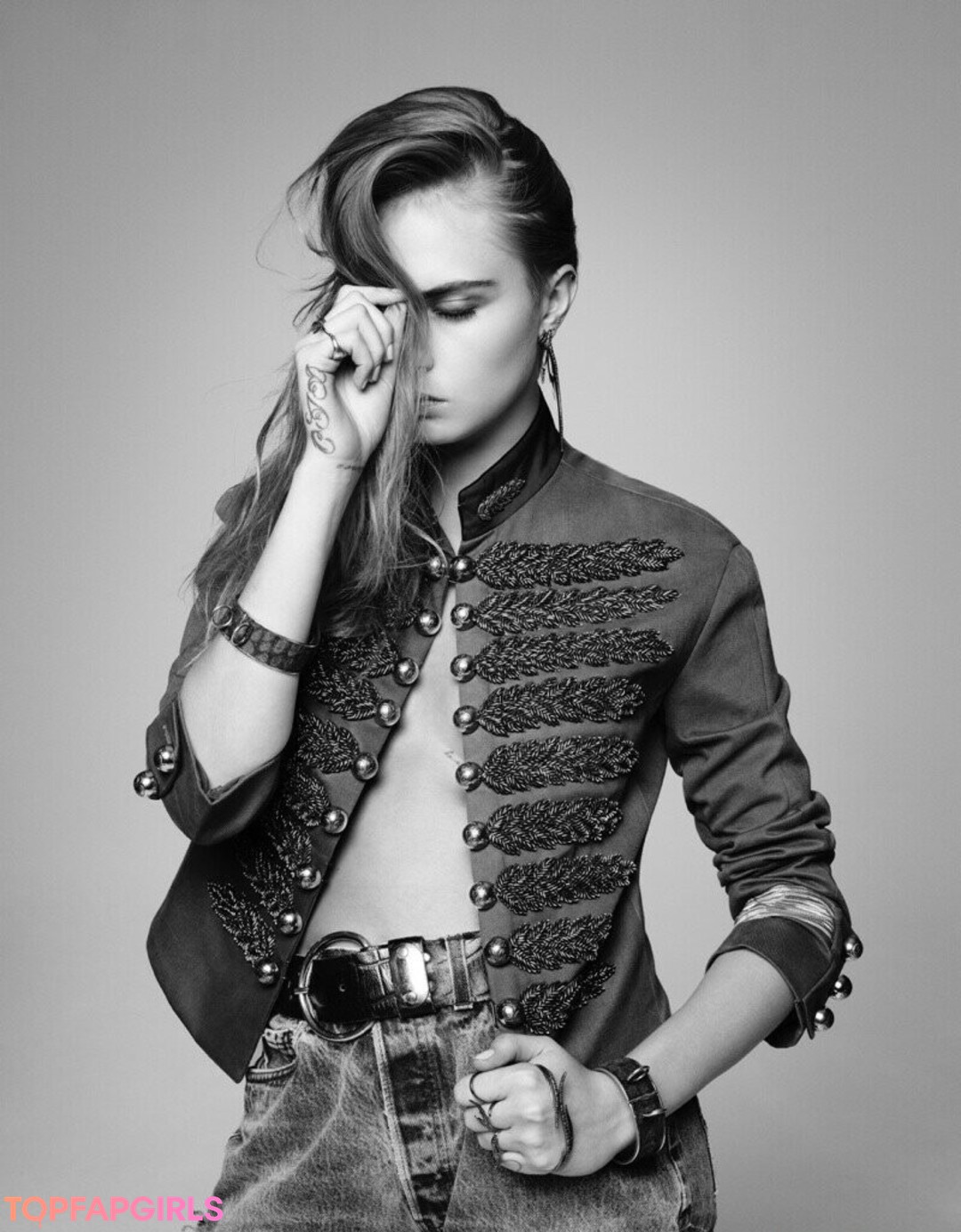 Naakte gelekte OnlyFans-foto van Cara Delevingne #1161