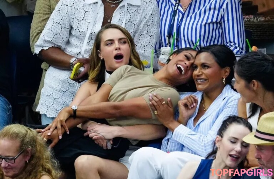 Naakte gelekte OnlyFans-foto van Cara Delevingne #1171