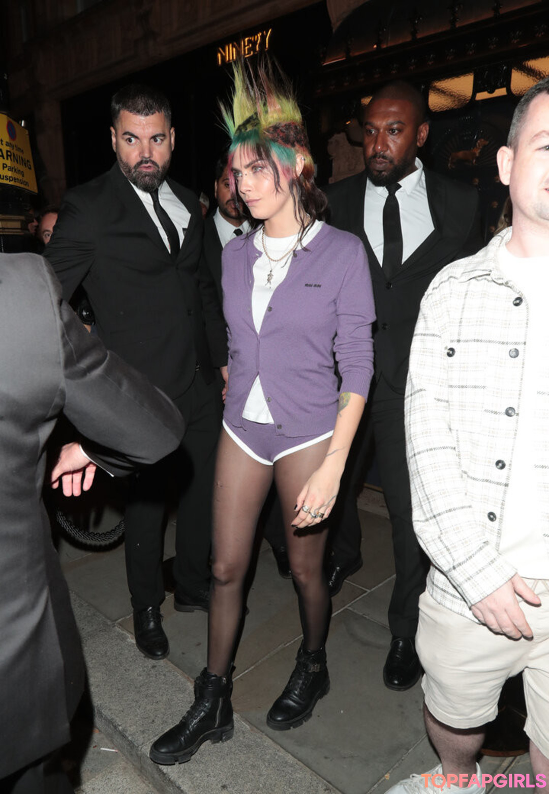 Naakte gelekte OnlyFans-foto van Cara Delevingne #1193