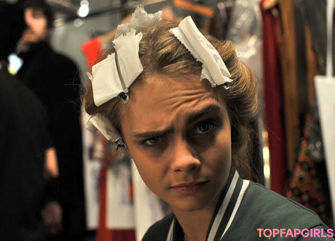 Naakte gelekte OnlyFans-foto van Cara Delevingne #1231