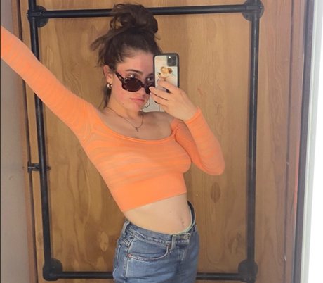 Naakte gelekte OnlyFans-foto van Rachel Anne Sennott