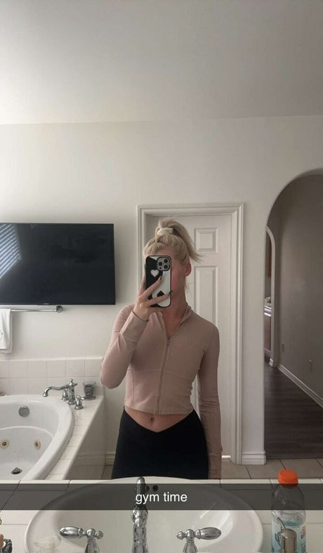 Naakte gelekte OnlyFans-foto van Loren Gray