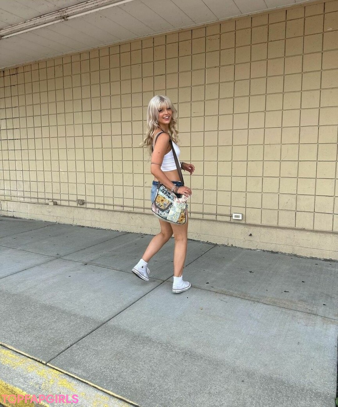 Naakte gelekte OnlyFans-foto van Loren Gray #675 Naakte gelekte OnlyFans-foto van Loren Gray #675