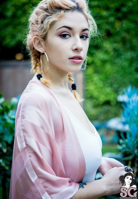 Naakte gelekte OnlyFans-foto van Sophoulla