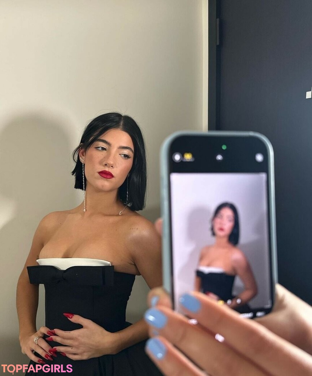Naakte gelekte OnlyFans-foto van Charli Damelio #879 Naakte gelekte OnlyFans-foto van Charli Damelio #879