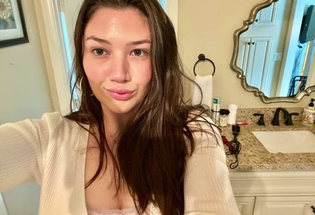 Alyx Star