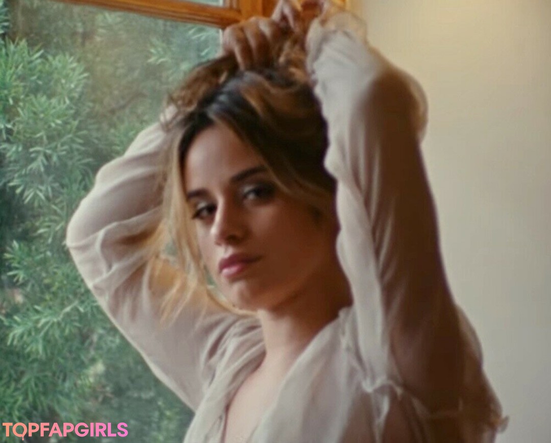 Naakte gelekte OnlyFans-foto van Camila Cabello #1030