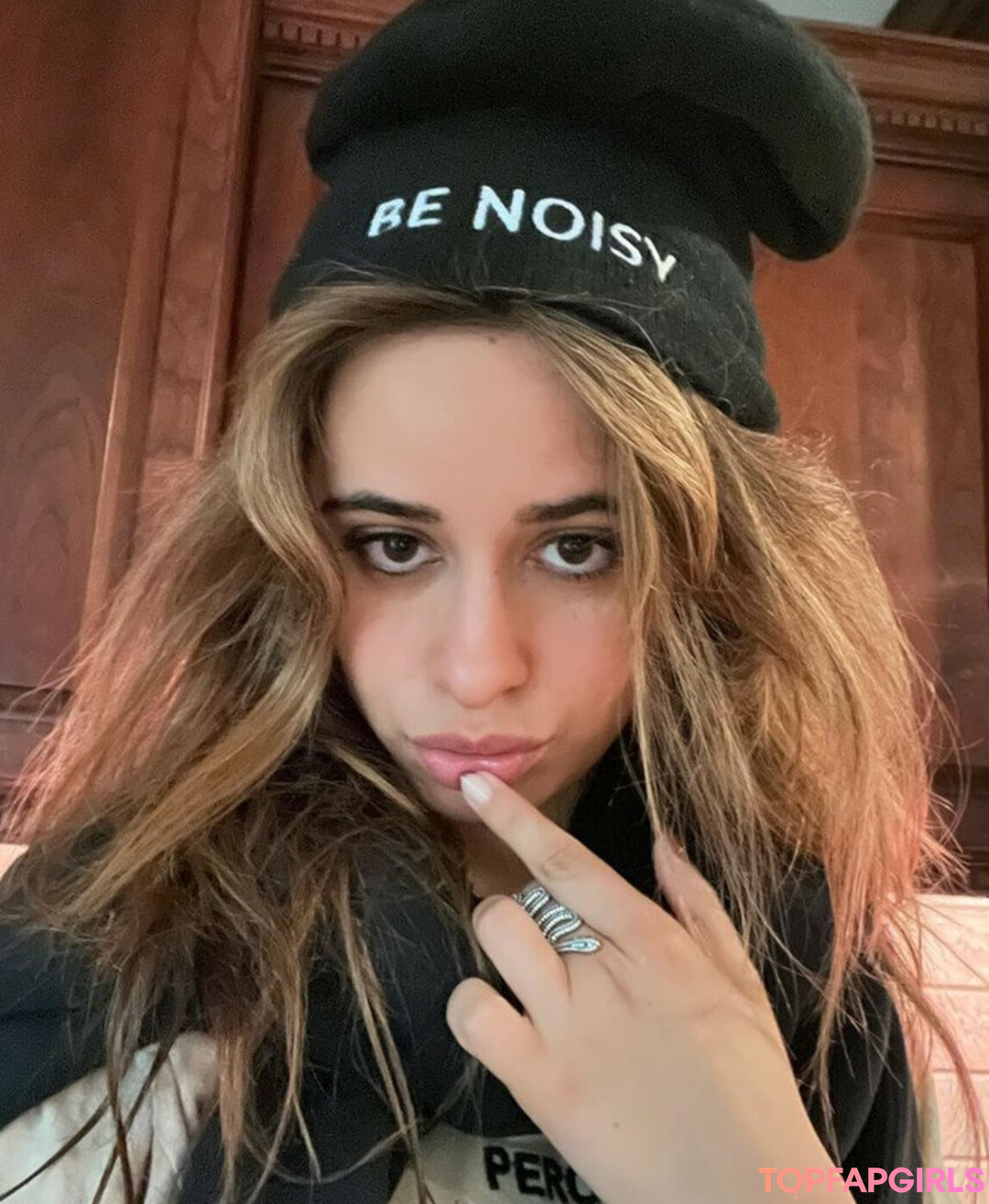 Naakte gelekte OnlyFans-foto van Camila Cabello #1031