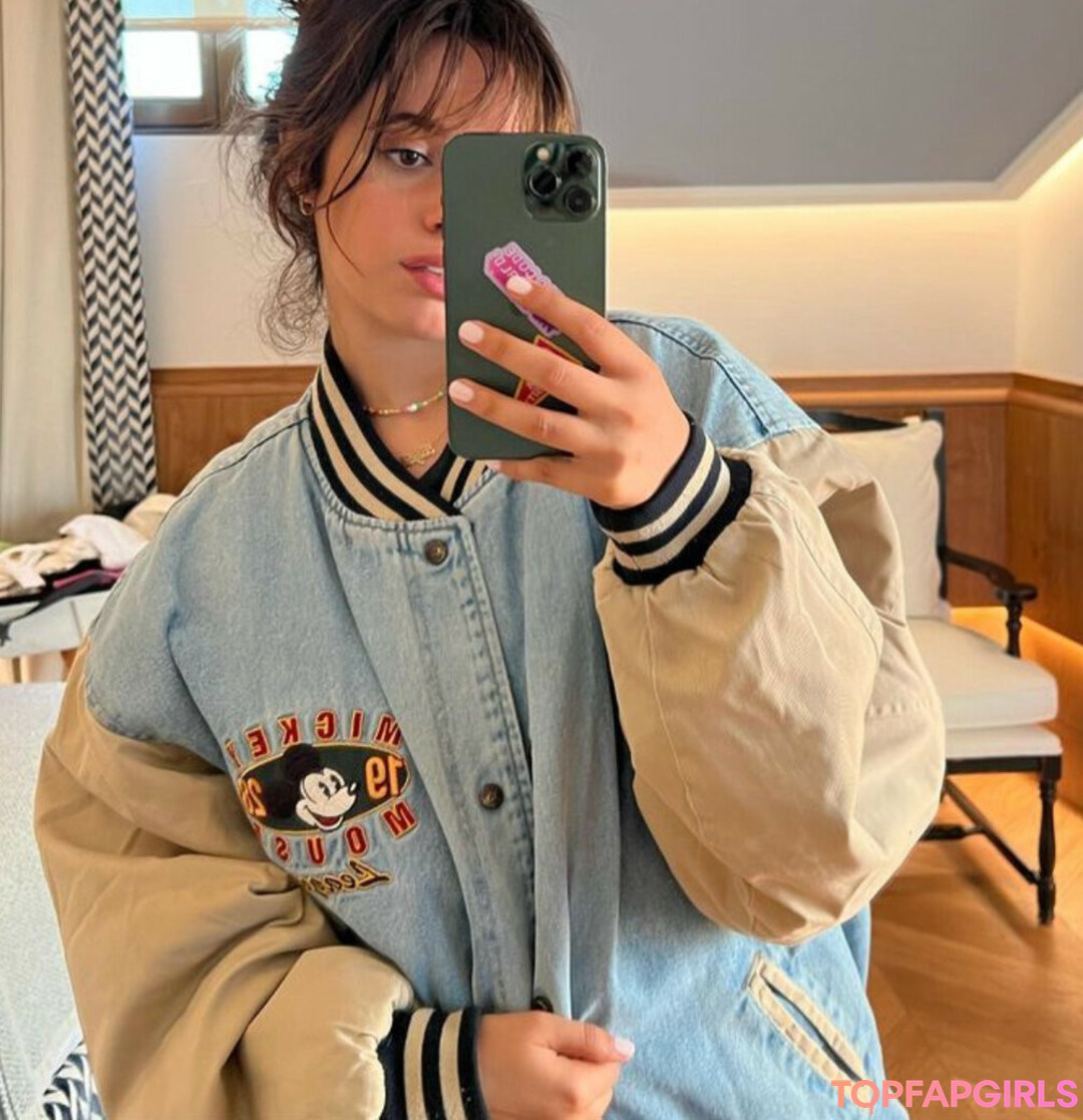 Naakte gelekte OnlyFans-foto van Camila Cabello #1189