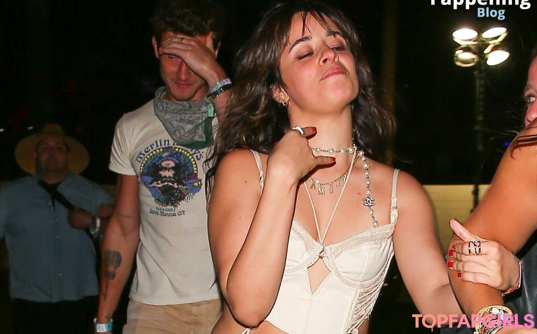 Naakte gelekte OnlyFans-foto van Camila Cabello #1218