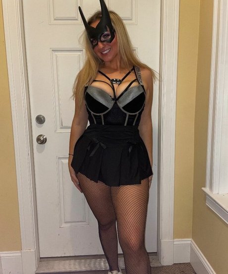 Naakte gelekte OnlyFans-foto van Angelina Cross