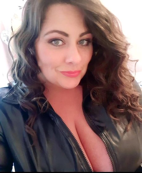 Naakte gelekte OnlyFans-foto van Annie
