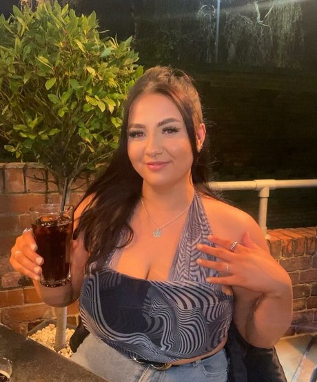 Naakte gelekte OnlyFans-foto van Chelsealeigh
