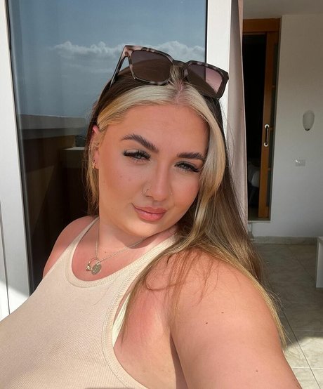 Naakte gelekte OnlyFans-foto van Chelsealeigh