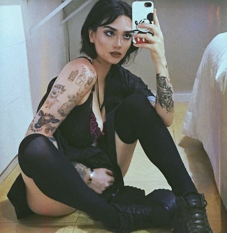 Naakte gelekte OnlyFans-foto van Delfi Peralta