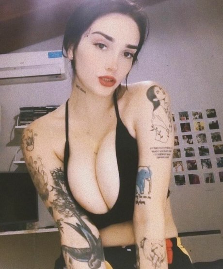 Naakte gelekte OnlyFans-foto van Delfi Peralta
