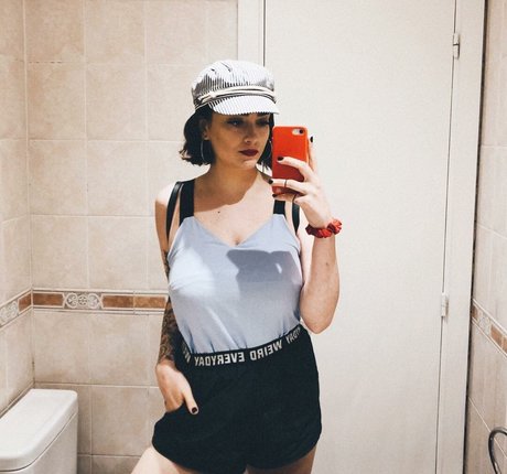 Naakte gelekte OnlyFans-foto van Delfi Peralta