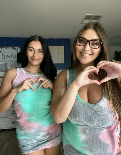 Naakte gelekte OnlyFans-foto van Meandmommy