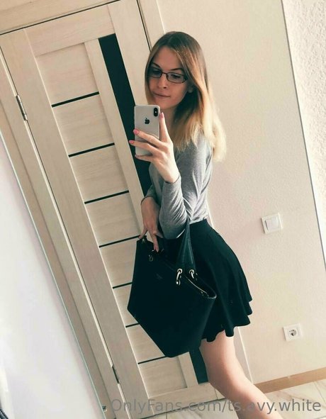 Tsavywhite