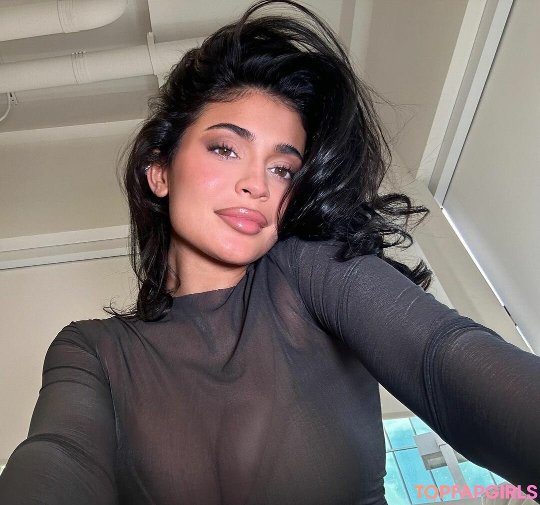 Naakte gelekte OnlyFans-foto van Kylie Jenner #1158