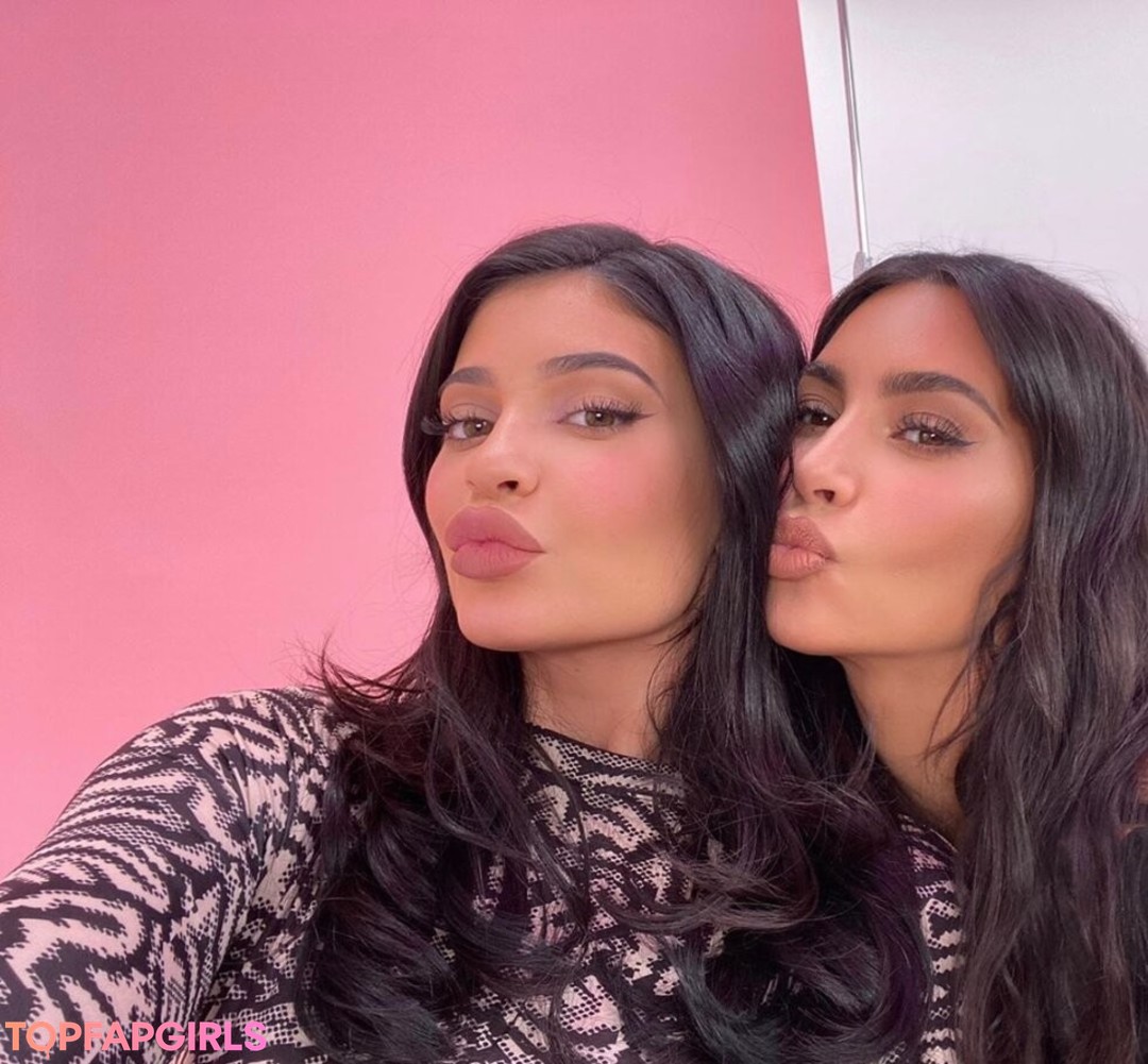 Naakte gelekte OnlyFans-foto van Kylie Jenner #1248