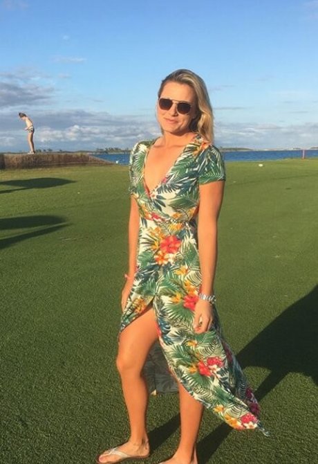 Naakte gelekte OnlyFans-foto van Lexi Thompson