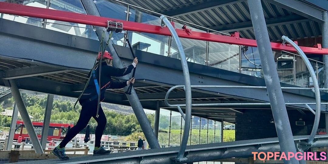 Naakte gelekte OnlyFans-foto van Carol Vorderman #1113