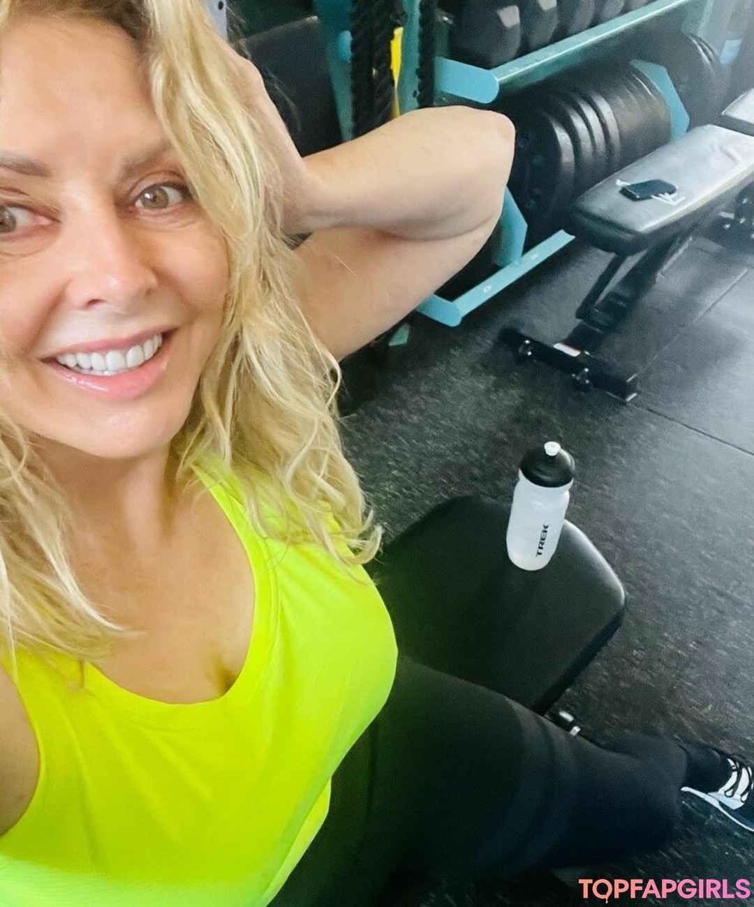 Naakte gelekte OnlyFans-foto van Carol Vorderman #1122